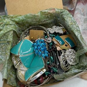 Vintage Jewelry Lot 1+pound ready to wear lot E